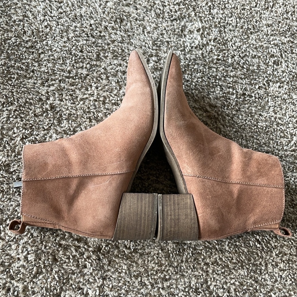 Universal Thread Booties - Picture 5 of 7